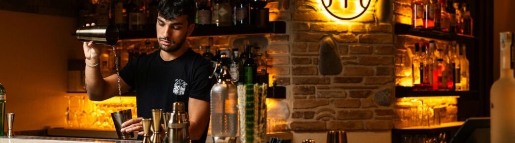How to Choose the Right Bartending School in India